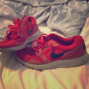 Nike shoes size 9